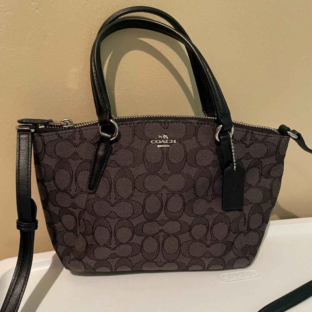 Coach Black Signature Bag - Picture 2 of 8